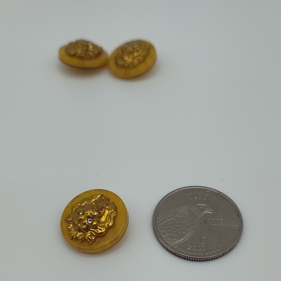 CHANEL Vintage Lion Head Button Set of 3 Amber Resin CC Rhinestone 90s - Picture 4 of 5